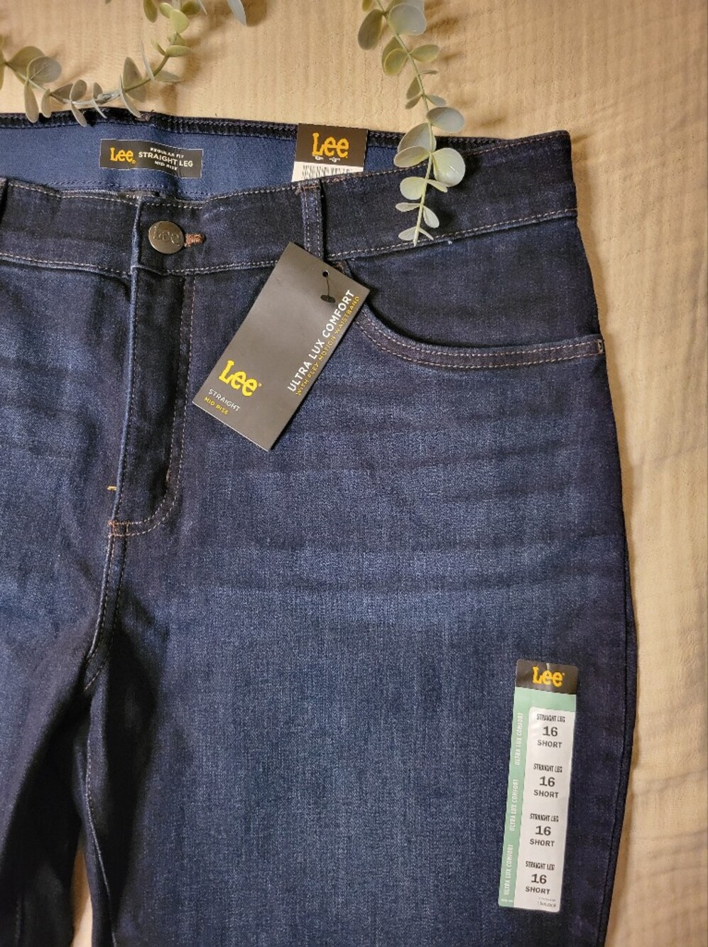 NWT Lee Ultra Lux Comfort Straight Leg Jeans Size 16 Short Dark Wash